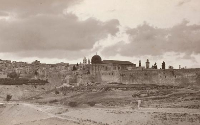 Jeszcze na początku XX w. Jerozolima była sennym prowincjonalnym zaściankiem. Ten krajobraz daje wyo