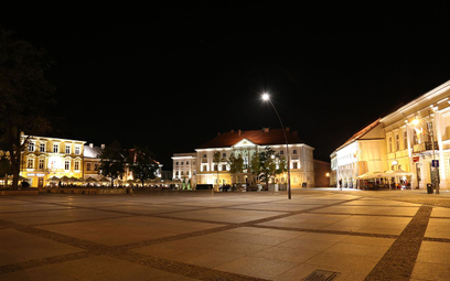 Rynek w Kielcach nocą