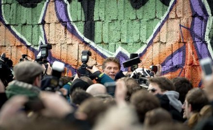 Berlińczycy walczą o mur