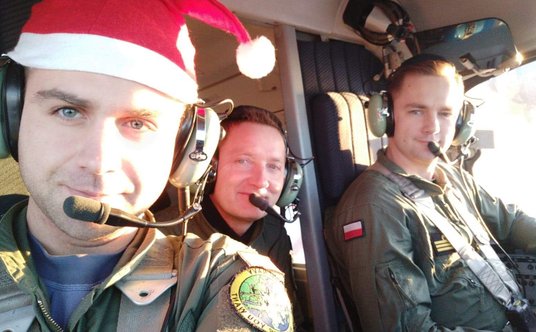 26 grudnia 2018 r., lot z sercem do Warszawy; piloci Gdyńskiej Brygady Lotnictwa Marynarki Wojennej.