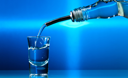 Indie: 99 osób zmarło po spożyciu alkoholu