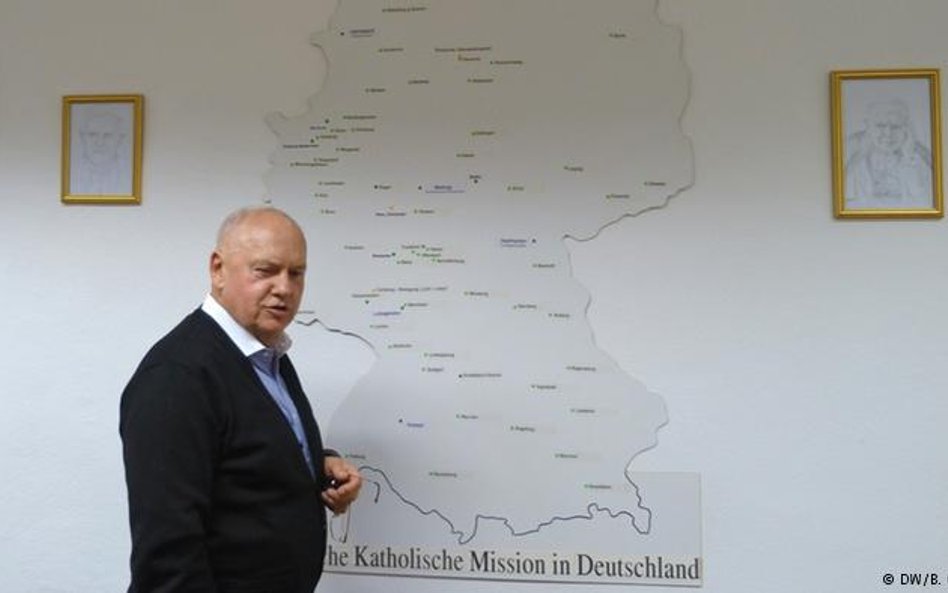 Każdej niedzieli msza św. w j. polskim odprawiana jest w 165 kościołach, a w dalszych 148 raz lub dw