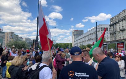 Na marsz Rafała Trzaskowkiego przyjechało wielu działaczy Platformy Obywatelskiej