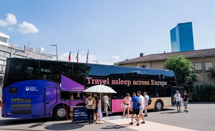 W trasę po Europie ruszają sypialne autobusy. Z barem i przebieralnią