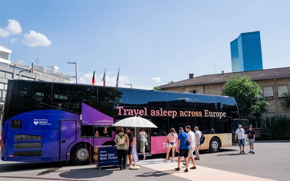 W trasę po Europie ruszają sypialne autobusy. Z barem i przebieralnią