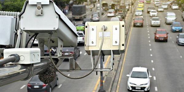 36 tys. błędnych mandatów. Brytyjski system fotoradarów zawiódł