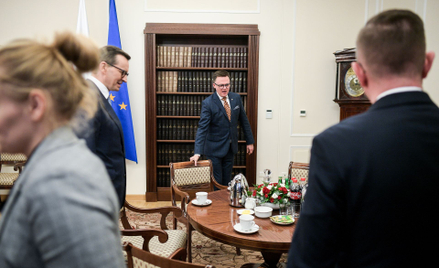 Szymon Hołownia w czasie spotkania z Mateuszem Morawieckim