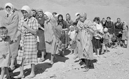 Polacy deportowani do Kazachstanu. Zdjęcie z 1942 roku