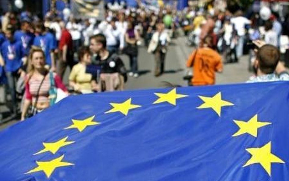 Lepiej w finansach to mniej chęci do integracji