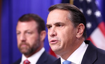 Prokurator generalny USA Todd Blanche (z lewej) i szef Departamentu Bezpieczeństwa Krajowego USA (DH