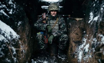 Ukraiński żołnierz na pozycjach obronnych