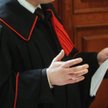Prokuratorzy, choć prowadząc sprawę są niezależni, w praktyce muszą się liczyć z ingerencją ze stron