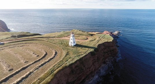 Latarnia morska na kanadyjskiej Wyspie Księcia Edwarda. 30 listopada 1874 r. w wyspiarskiej osadzie 