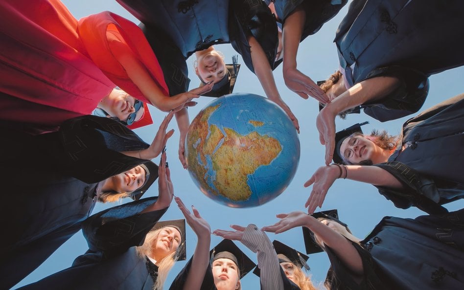 Uczelnia bez granic: międzynarodowość w centrum edukacji