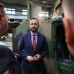 Wicepremier, szef MON Władysław Kosiniak-Kamysz po podpisaniu umowy ramowej na dostawę ponad 1200 po