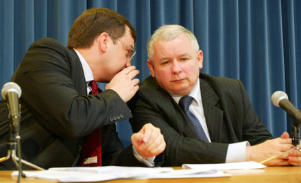 "Gazeta Wyborcza": Kaczyński decydował, komu założyć kajdanki