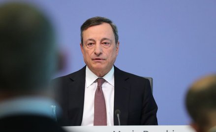 Draghi: Zostaniemy długo na rynkach