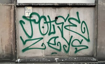 Wulgarne napisy i rysunki szpecą niemal wszystkie ściany w centrum miasta