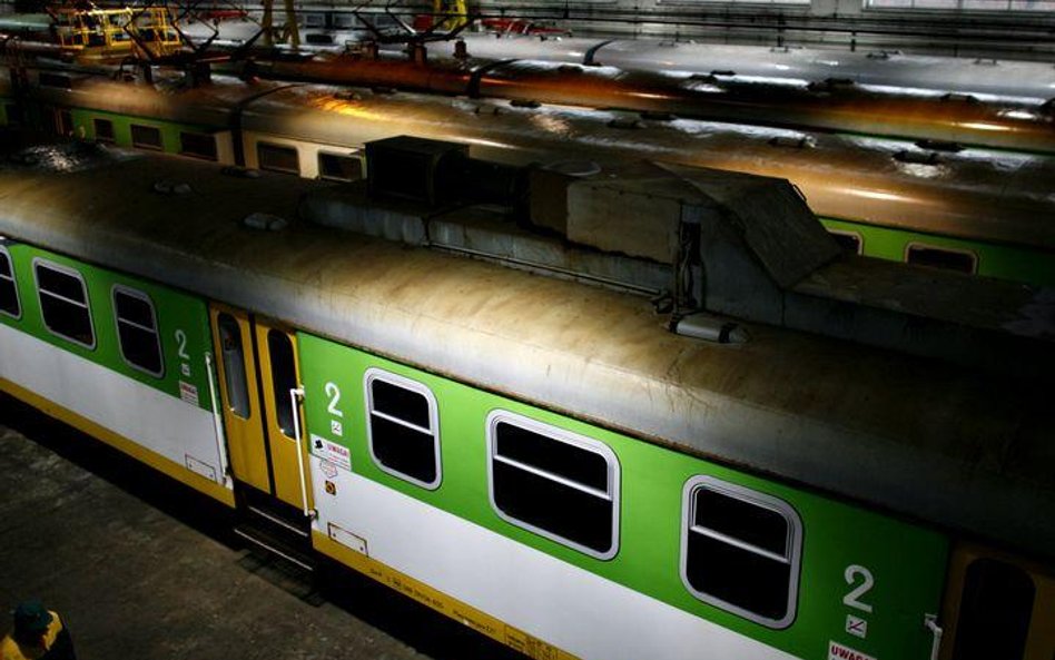 Według ekspertów za oszczędności w wysokości dotacji, wymuszone przez resort finansów zapłacą pasaże