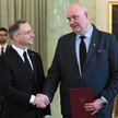 Prezydent RP Andrzej Duda (L) podczas uroczystości powołania Bogdana Święczkowskiego (P) na stanowis