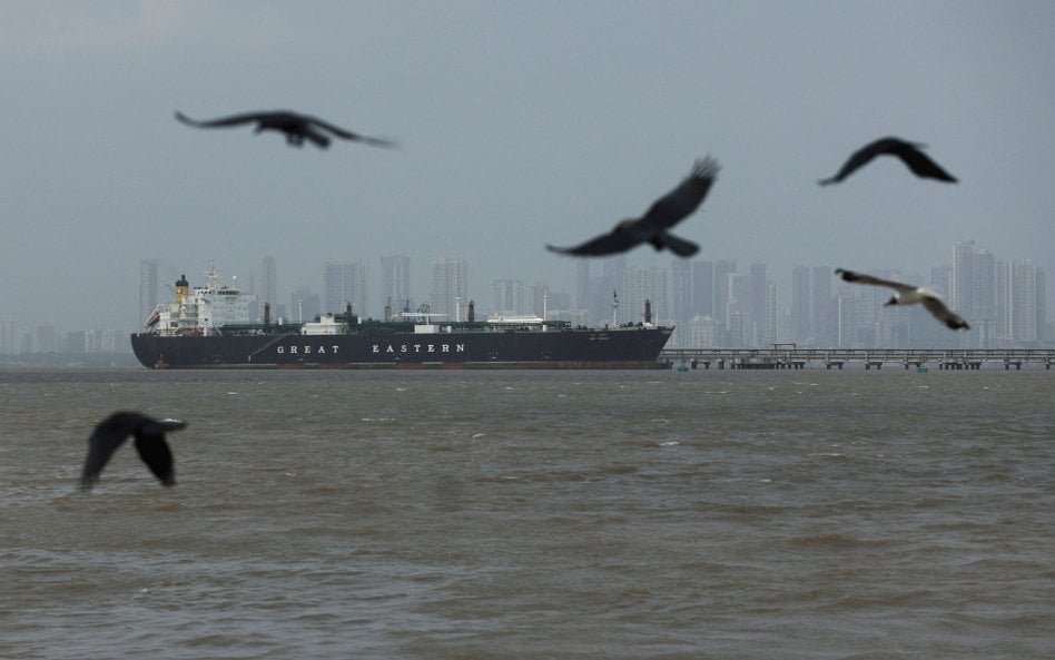 Statek na wodach cieśniny Ormuz