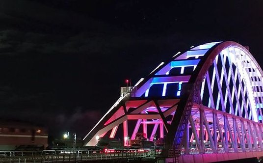 Zdjęcie umieszczone na stronie resortu obrony Rosji z pojazdami wojskowymi opuszczającymi Krym