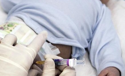 GIF bada szczepionkę, którą podano Basi z Kutna