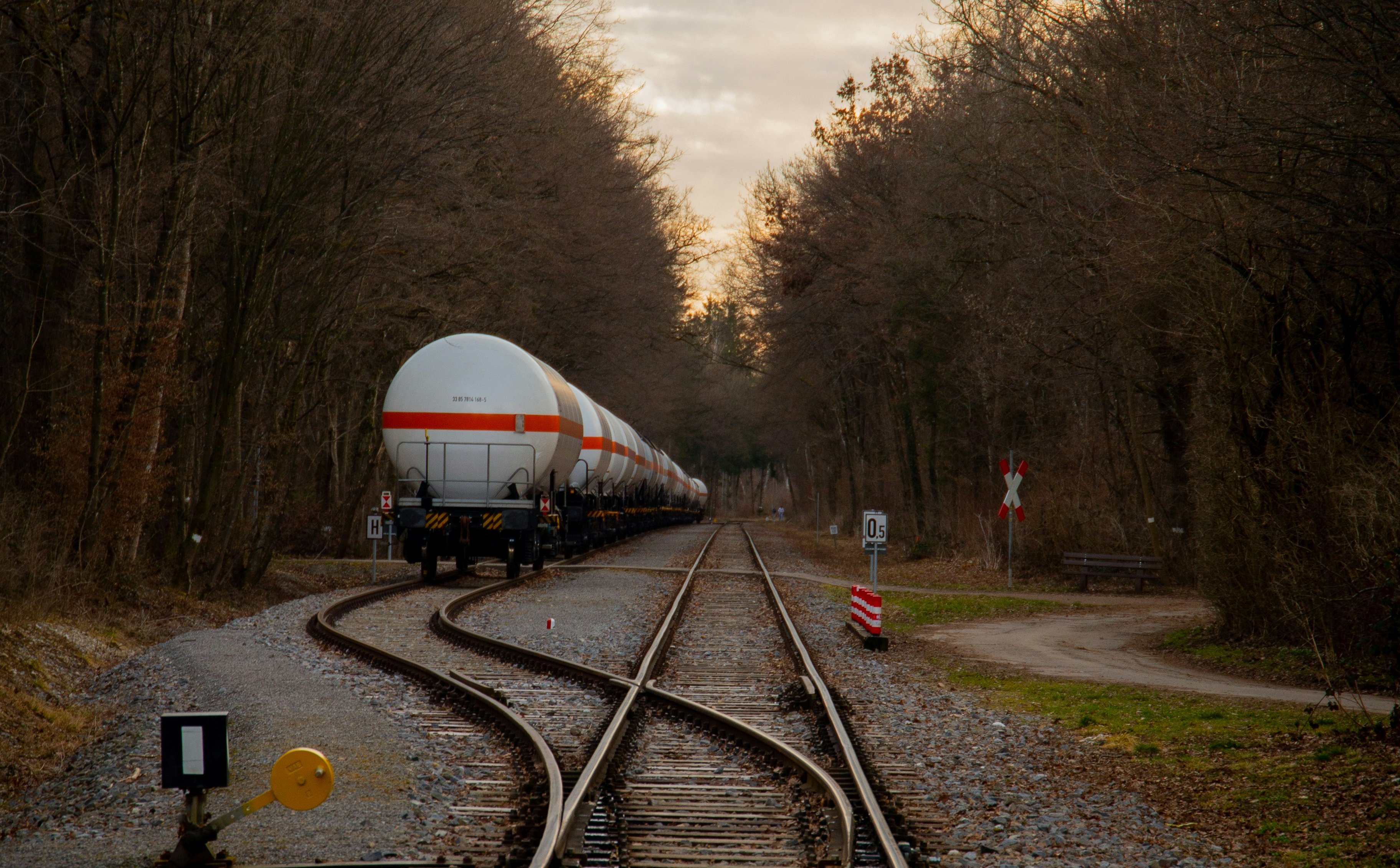 Pomalują tory kolejowe na biało. To ma zapobiec awariom w czasie letnich upałów