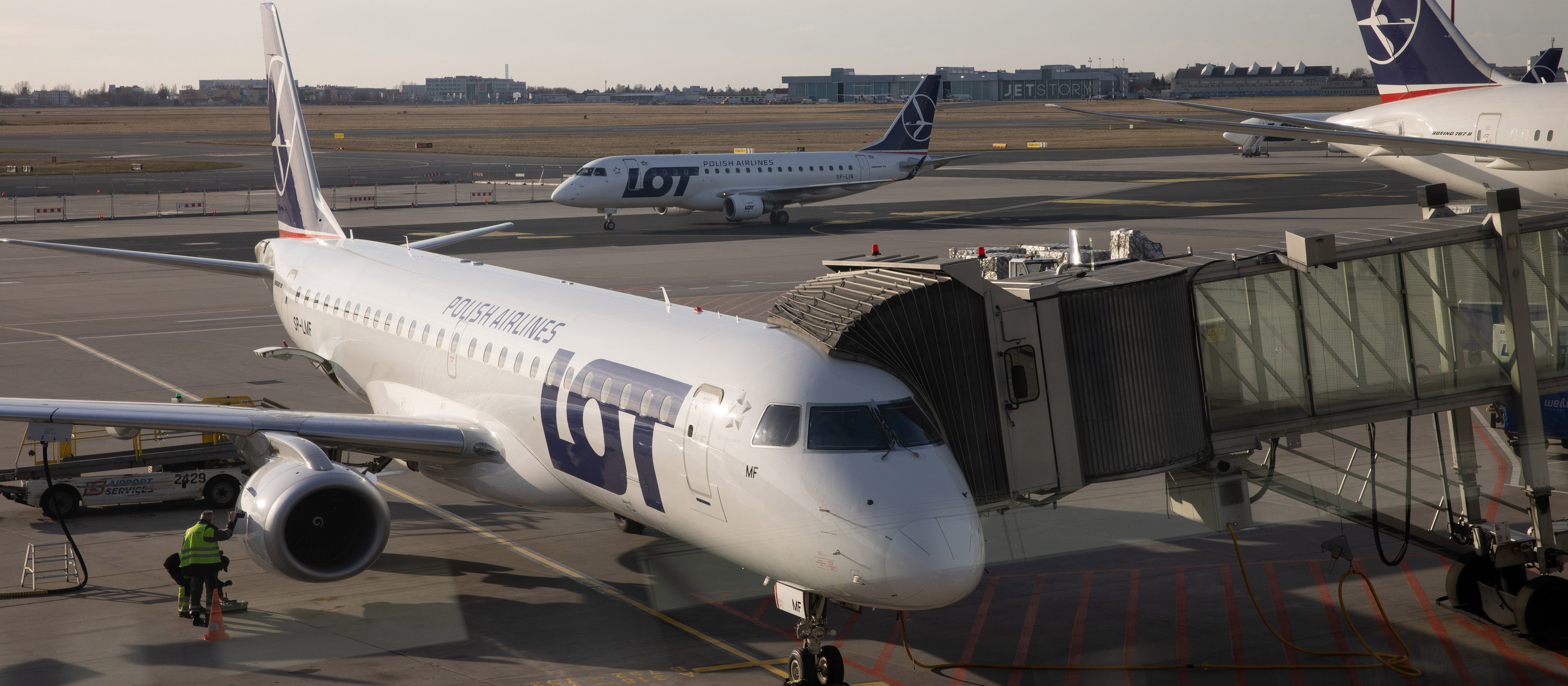 LOT „nabiera masy”. Zagęszcza siatkę, wchodzi w konsolidację