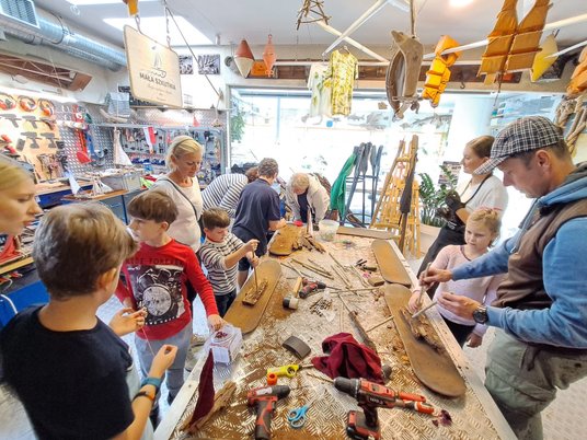 Wśród propozycji dla uczestników jubileuszowych spotkań były m.in. warsztaty stolarskie „Mała szkutn