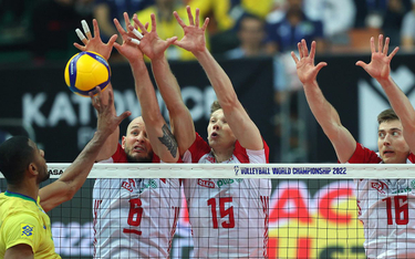 Polski blok podczas półfinałowego meczu z Brazylią. Od lewej: Bartosz Kurek, Jakub Kochanowski i Kam