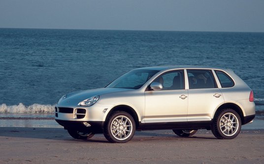 Pierwsza generacja Porsche Cayenne (2002 - 2007).