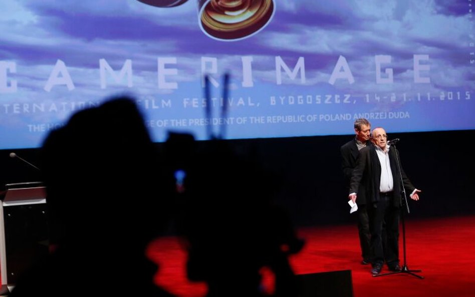 Marcel Łoziński odbiera nagrodę za wybitne osiągnięcia w filmie dokumentalnym