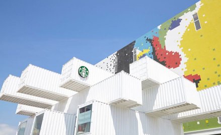 Starbucks otworzył kawiarnię zbudowaną z używanych kontenerów