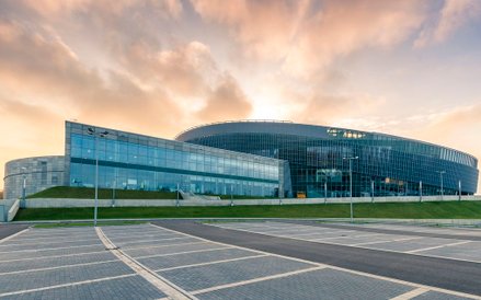Arena Gliwice to najnowszy obiekt w Polsce niedaleko skrzyżowania autostrad A1 i A4. Otwarcie w maju