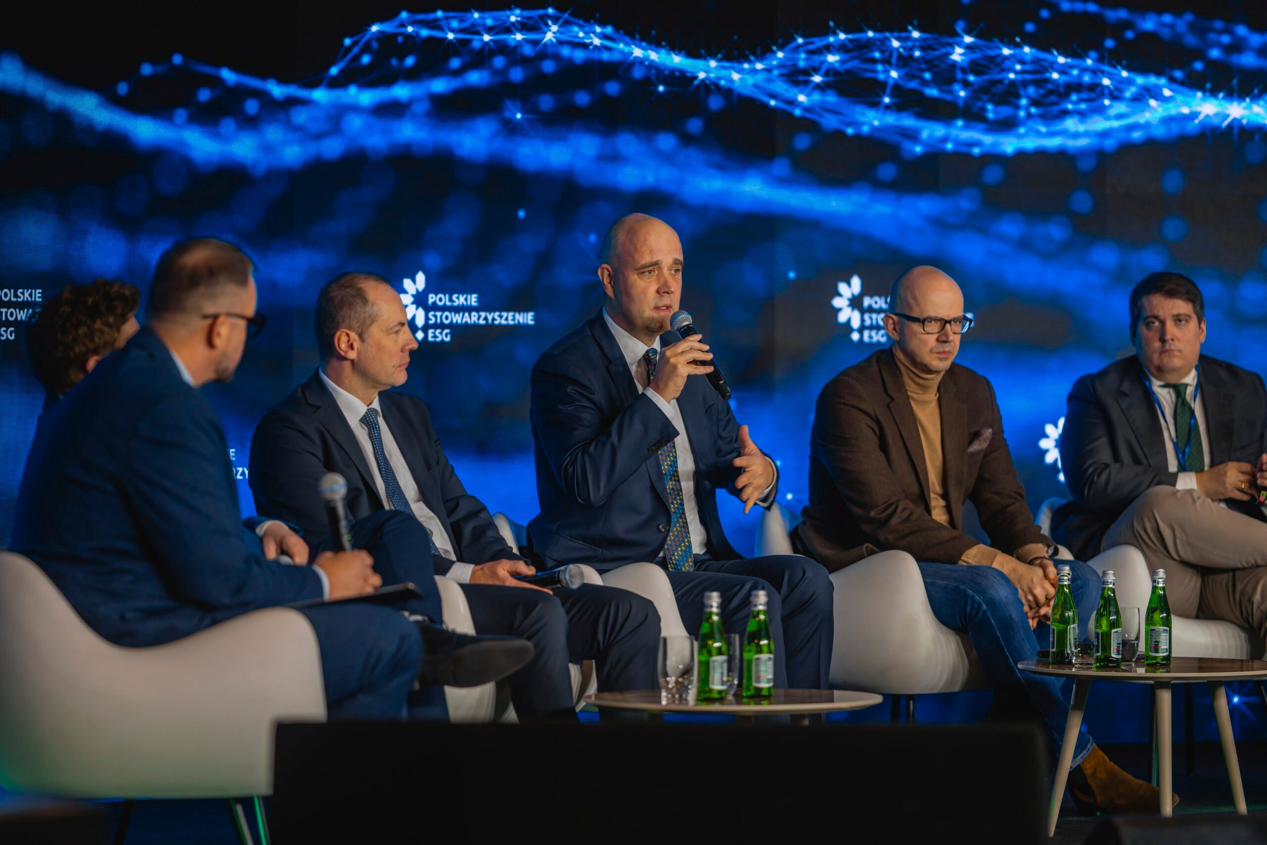 Biznes ostrzega: chaos regulacyjny kosztuje Polskę miliardy