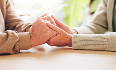 Bliskość fizyczna w romantycznych relacjach jest wyjątkowo ważna dla seniorów, pokazały badania