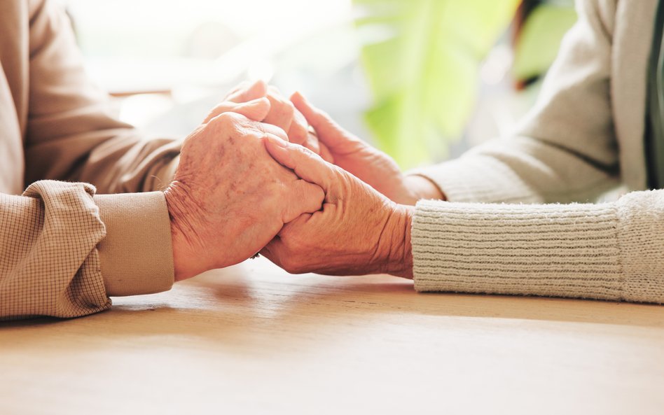 Bliskość fizyczna w romantycznych relacjach jest wyjątkowo ważna dla seniorów, pokazały badania