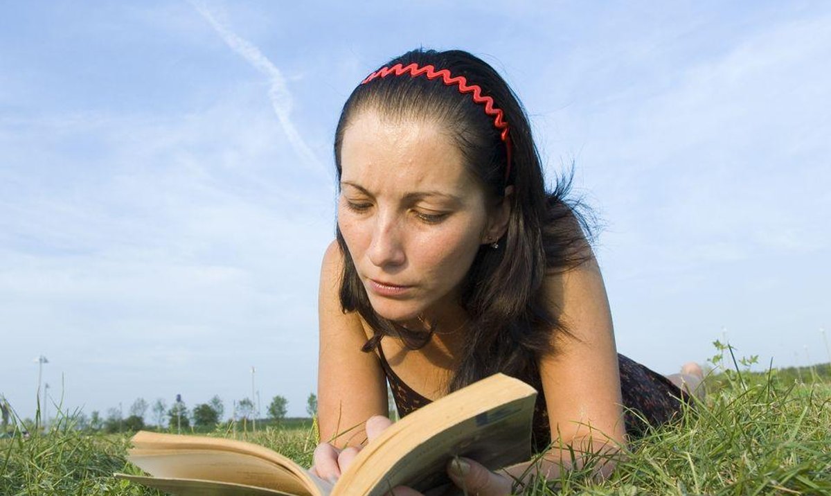 Девушка с телефоном. Arcane пайпер. Девочки на вызов. Вызвать девушку читать. Умная девушка.