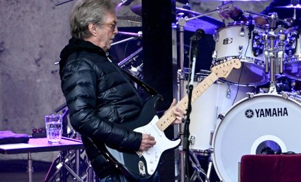 Eric Clapton na koncercie w Berlinie w 2022