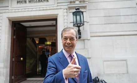 Nigel Farage (z lewej), przywódca partii Brexit triumfował w wyborach do Parlamentu Europejskiego. B