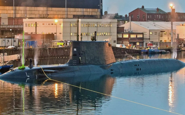 Atomowy okręt podwodny HMS Anson odbył pierwsze próby zanurzenia w basenie stoczni w Barrow-in-Furne