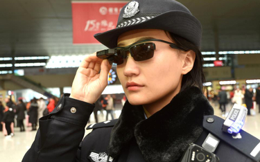 Okulary z dodatkową funkcją dostali policjanci w Zhengzhou, stolicy prowincji Henan