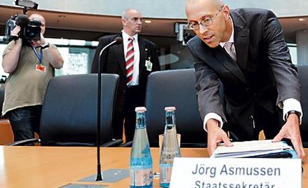 Jörg Asmussen jest bardziej pragmatyczny i mniej ortodoksyjny od swojego poprzednika