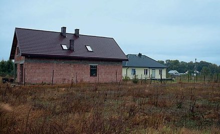 Na tych terenach miał powstać cmentarz, ale gmina zmieniła ich przeznaczenie i sprzedaje działki jak