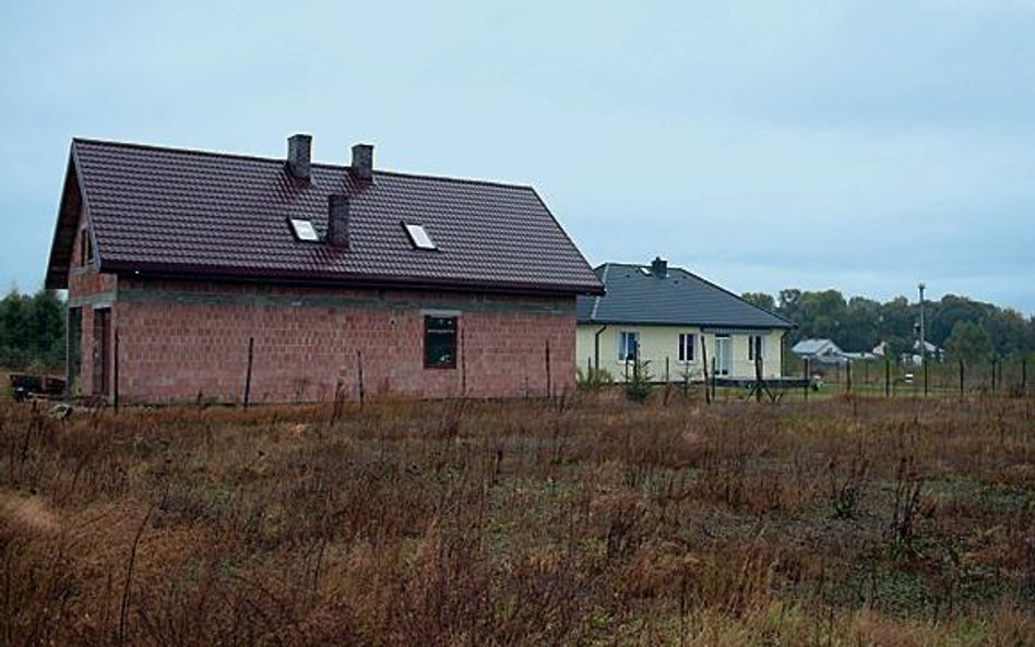 Na tych terenach miał powstać cmentarz, ale gmina zmieniła ich przeznaczenie i sprzedaje działki jak