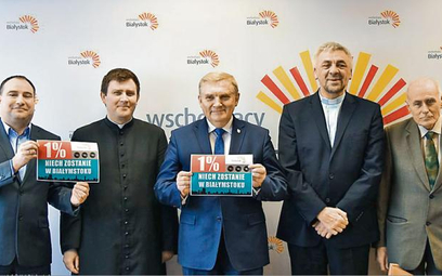 Do wsparcia miejskich organizacji zachęca m.in. prezydent Białegostoku Tadeusz Truskolaski (w środku