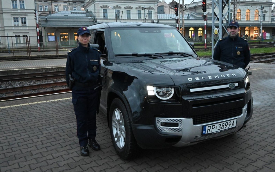 Straż Ochrony Kolei kupiła samochody za ponad milion. To luksusowe Land Rovery