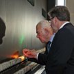 Zeev Baran i Bronisław Komorowski w Muzeum Holokaustu w Waszyngtonie, grudzień 2010 (fot. Kancelaria