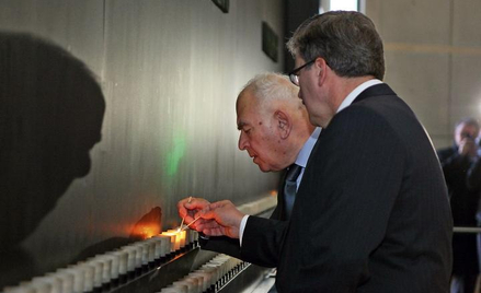 Zeev Baran i Bronisław Komorowski w Muzeum Holokaustu w Waszyngtonie, grudzień 2010 (fot. Kancelaria